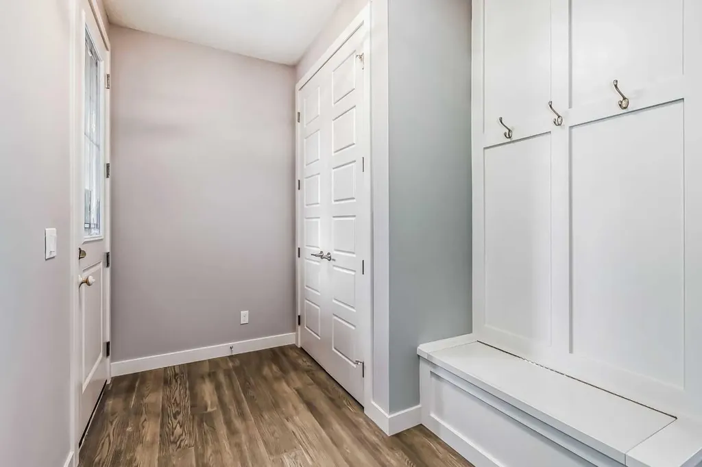 4 Topaz Place Cochrane AB T4C 3K2