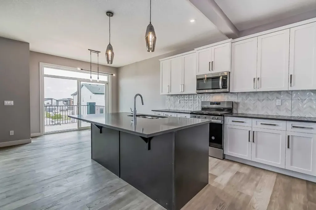 4 Topaz Place Cochrane AB T4C 3K2