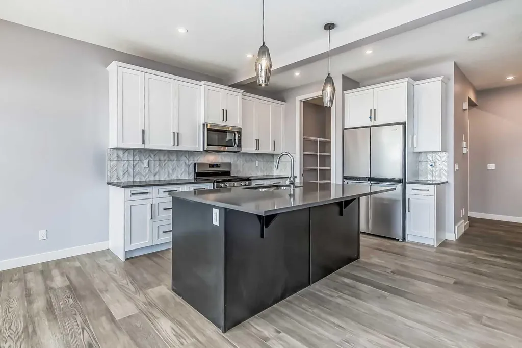 4 Topaz Place Cochrane AB T4C 3K2