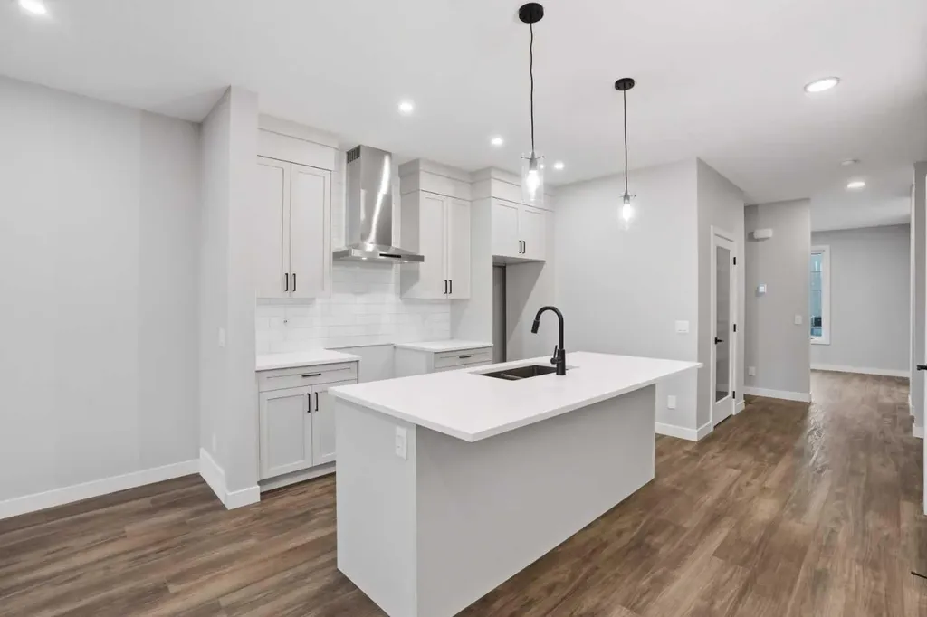548 Bridgeport Street Chestermere AB T1X 3E6