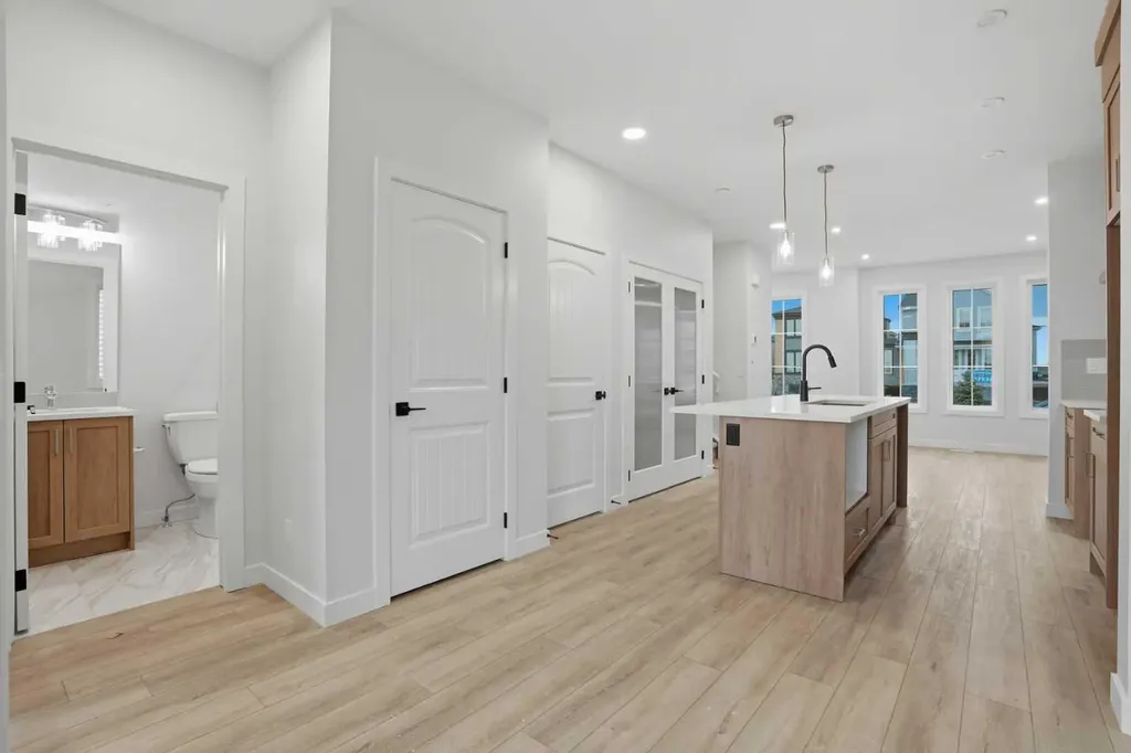 544 Bridgeport Street Chestermere AB T1X 3E6