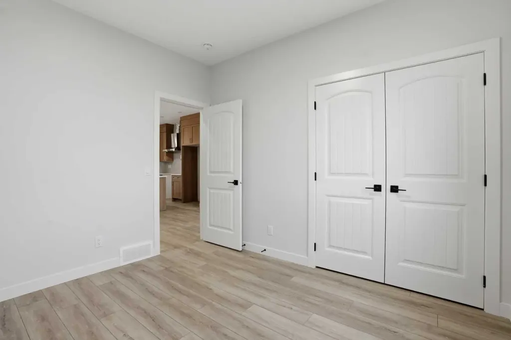 544 Bridgeport Street Chestermere AB T1X 3E6