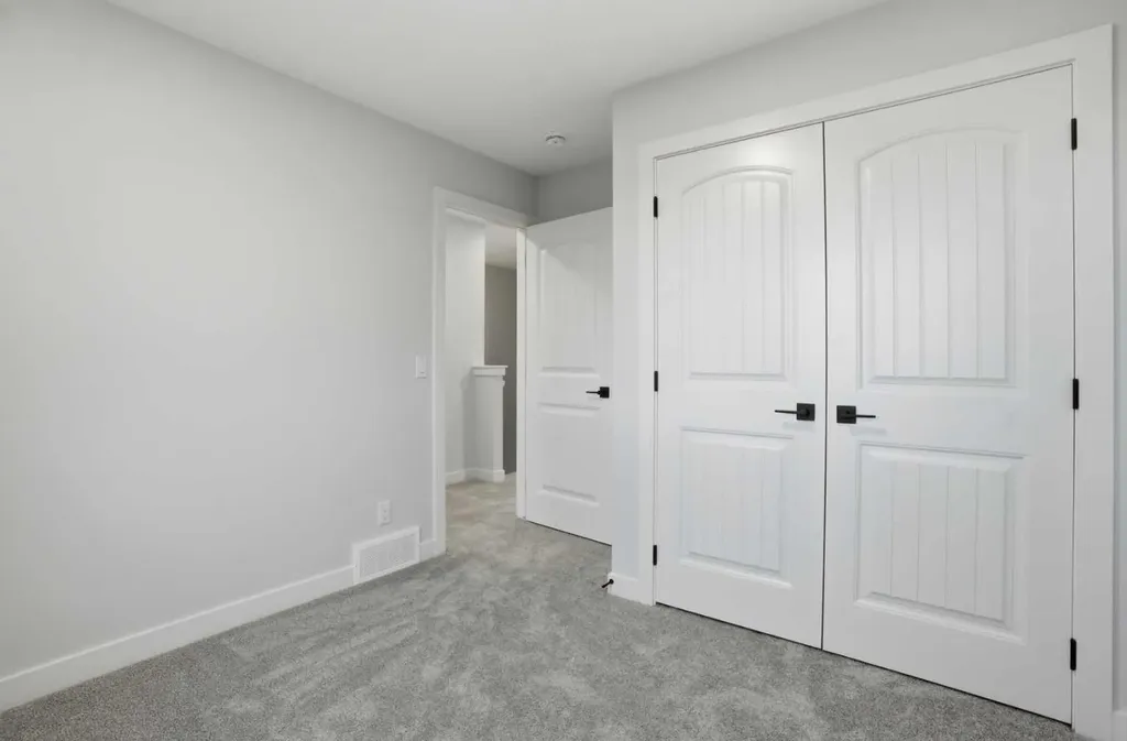 544 Bridgeport Street Chestermere AB T1X 3E6
