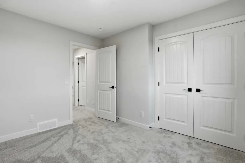 544 Bridgeport Street Chestermere AB T1X 3E6