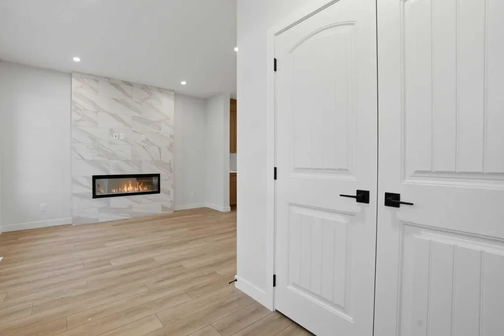 544 Bridgeport Street Chestermere AB T1X 3E6