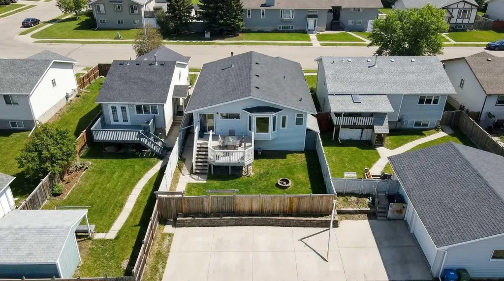 3126 Bradwell Street Hinton AB T7V 1S6