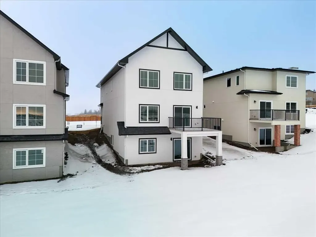 7 Lakewood Way Strathmore AB T1P 2J5