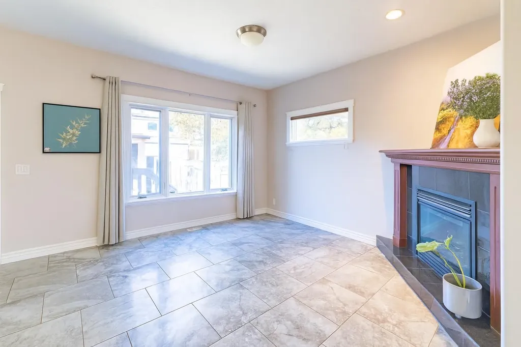 1421 40 Street SW Calgary AB T3C 1W8