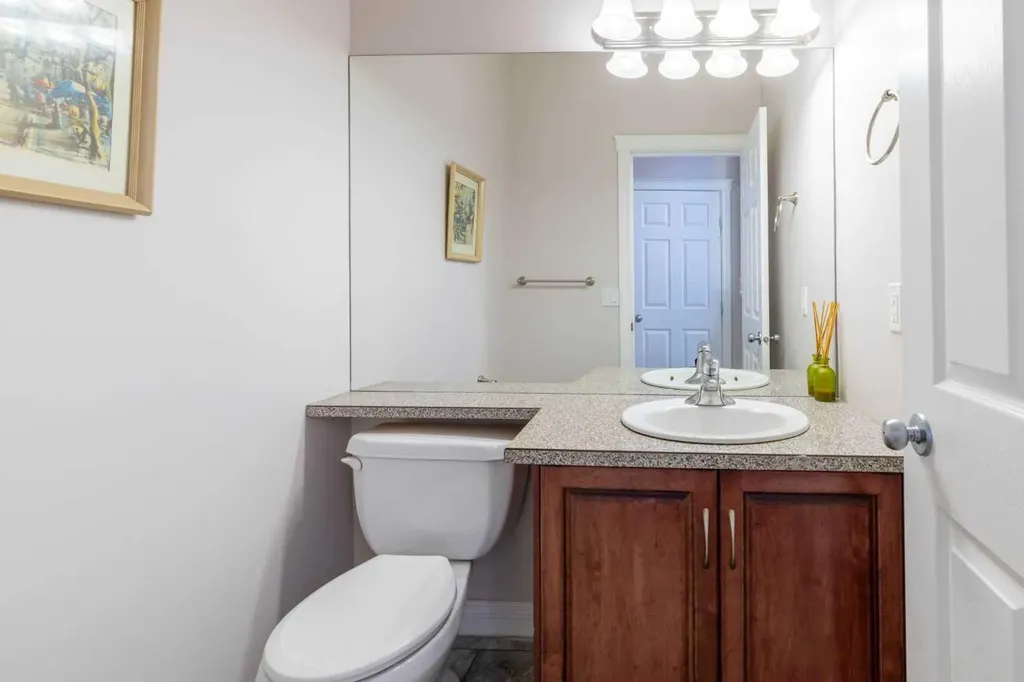 1421 40 Street SW Calgary AB T3C 1W8