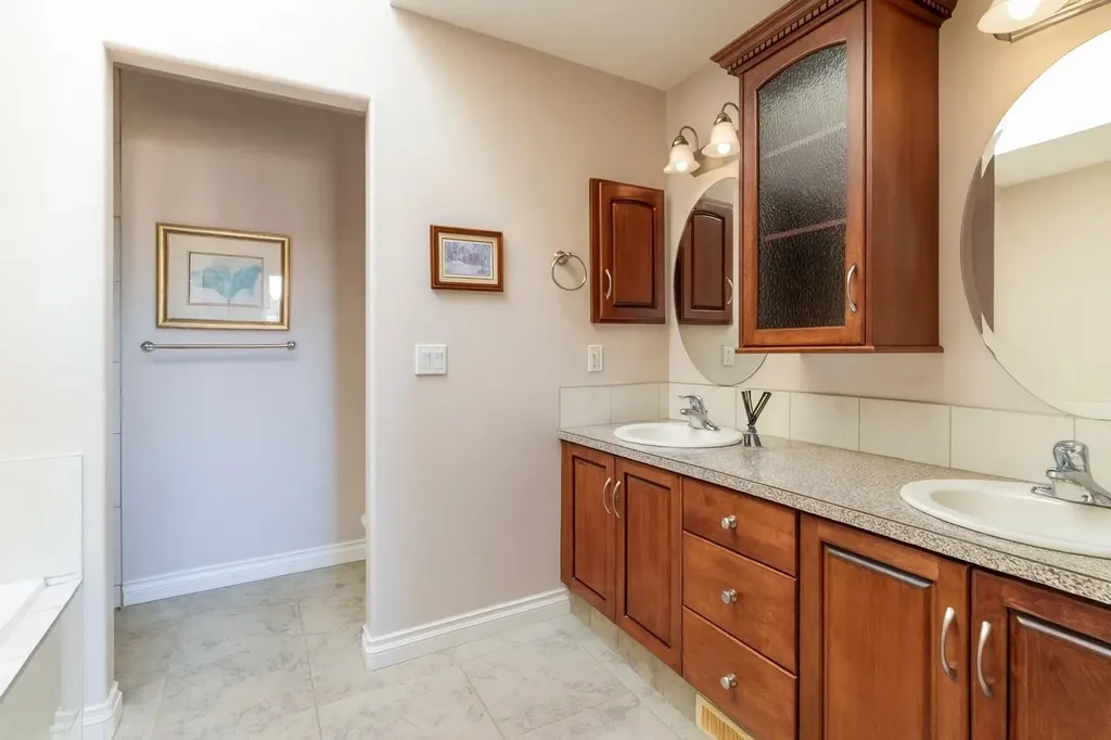 1421 40 Street SW Calgary AB T3C 1W8