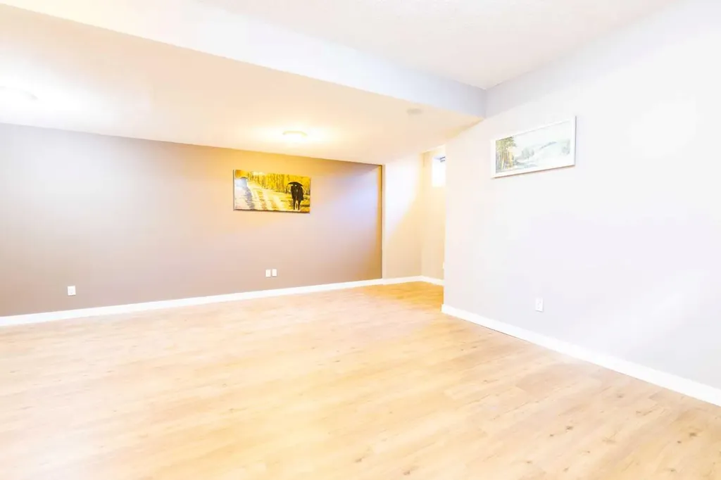 1421 40 Street SW Calgary AB T3C 1W8