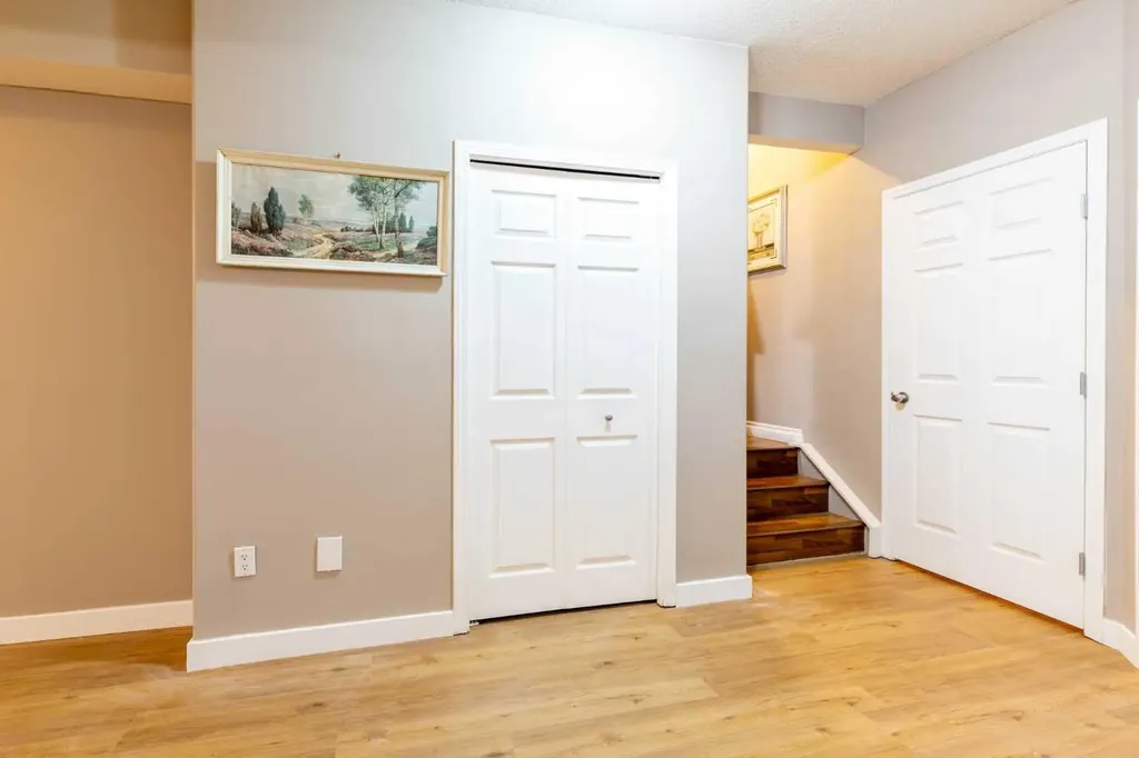 1421 40 Street SW Calgary AB T3C 1W8