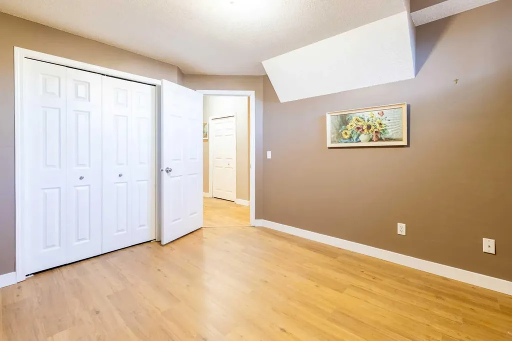 1421 40 Street SW Calgary AB T3C 1W8