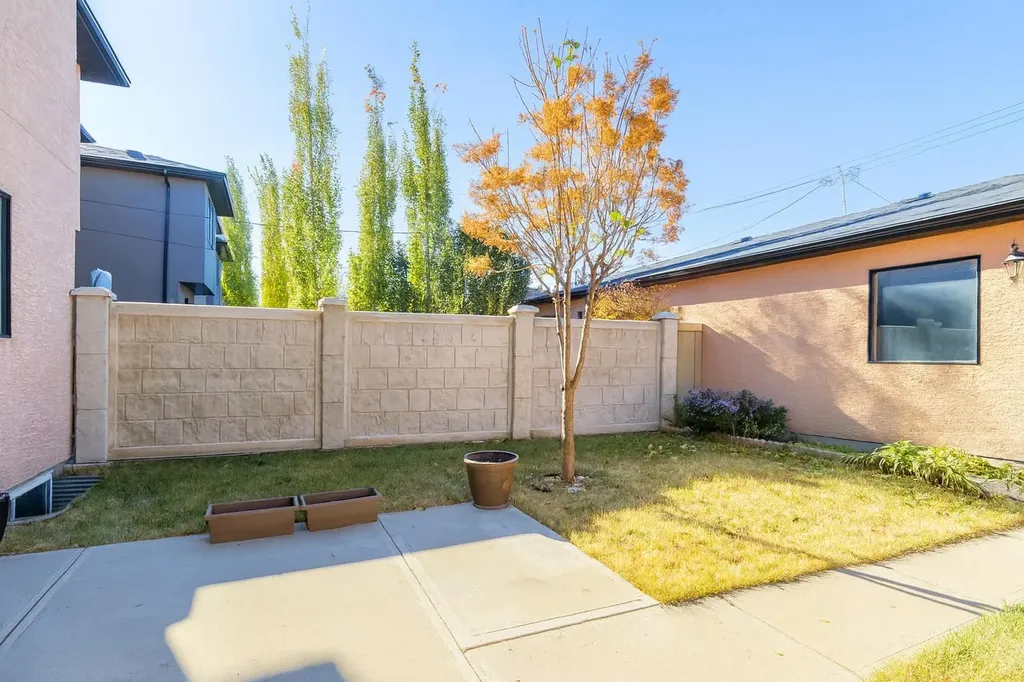 1421 40 Street SW Calgary AB T3C 1W8