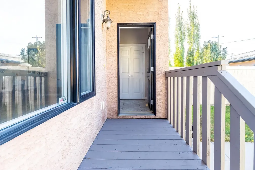 1421 40 Street SW Calgary AB T3C 1W8