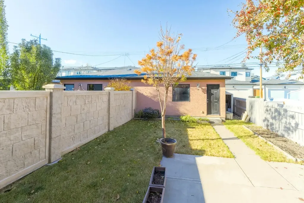 1421 40 Street SW Calgary AB T3C 1W8
