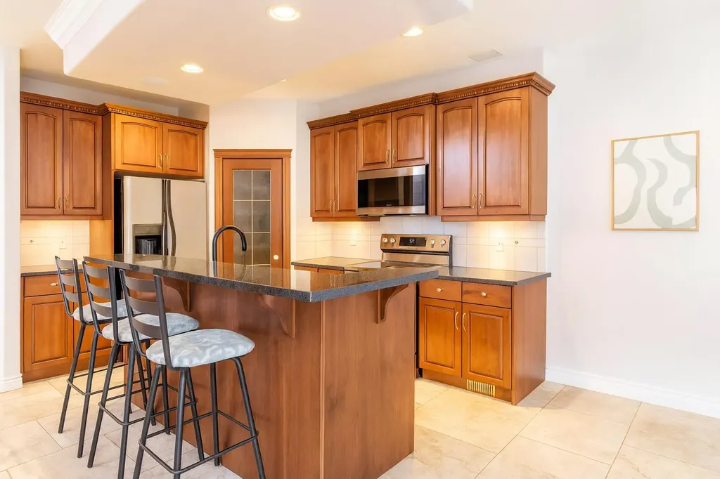 1421 40 Street SW Calgary AB T3C 1W8
