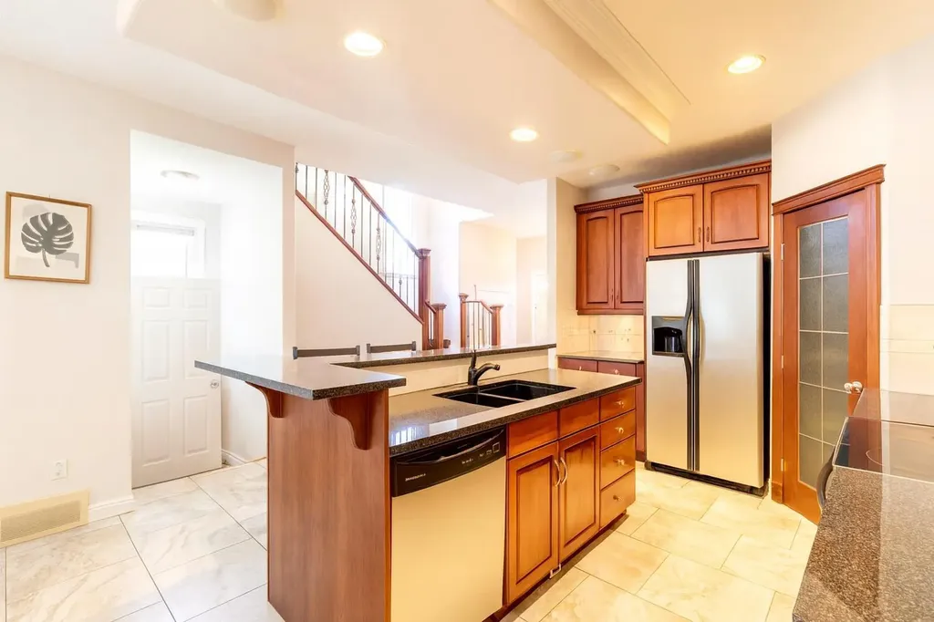 1421 40 Street SW Calgary AB T3C 1W8