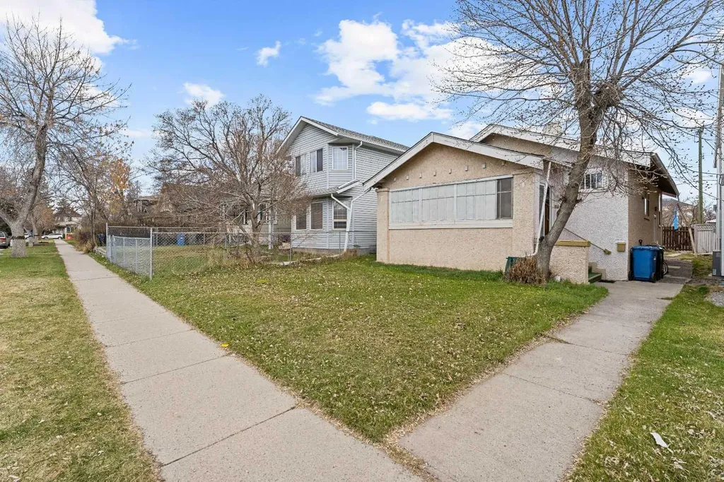 216 15 Avenue NW Calgary AB T2M 0G8