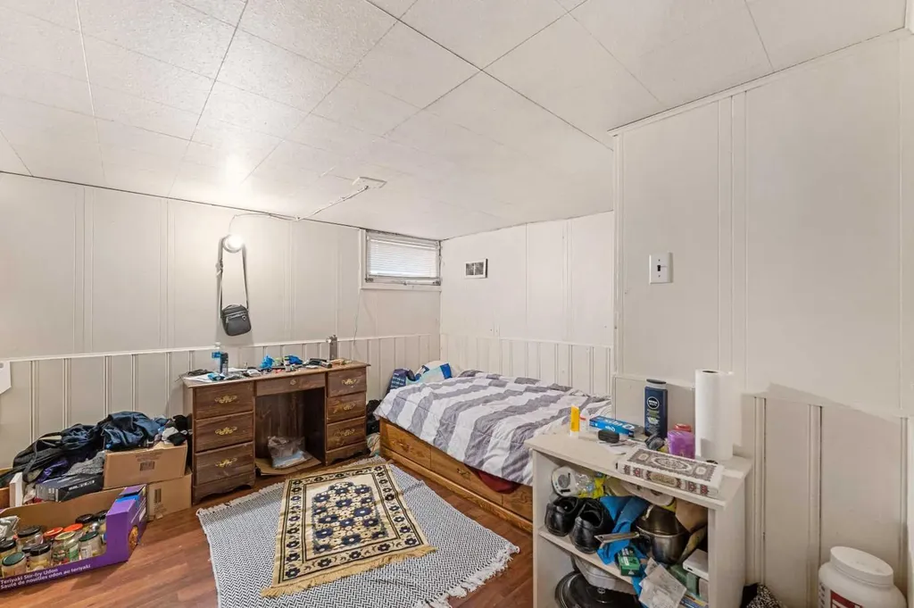 216 15 Avenue NW Calgary AB T2M 0G8