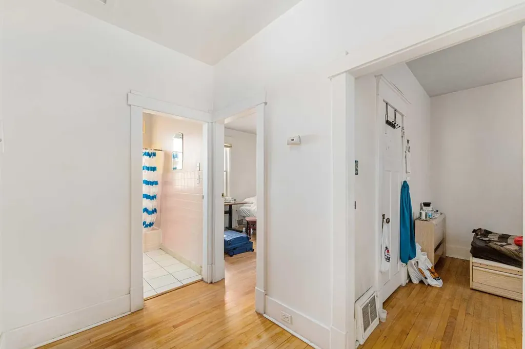 216 15 Avenue NW Calgary AB T2M 0G8