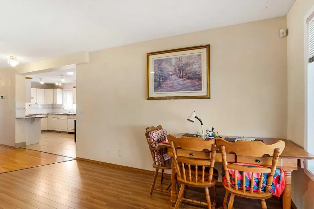 218 15 Avenue NW Calgary AB T2M 0G8