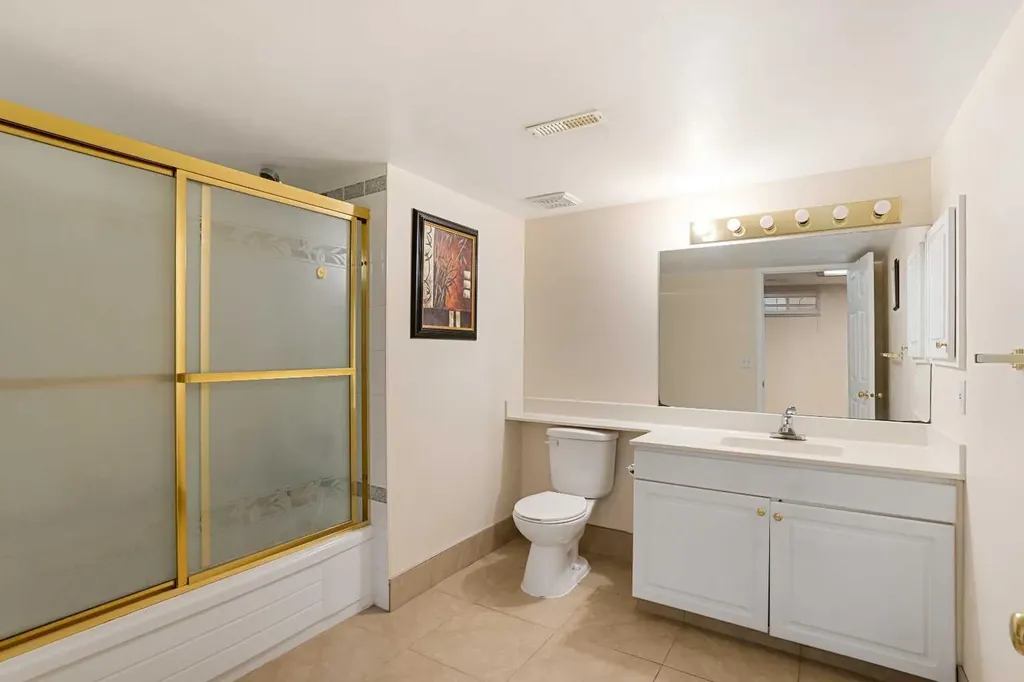 218 15 Avenue NW Calgary AB T2M 0G8
