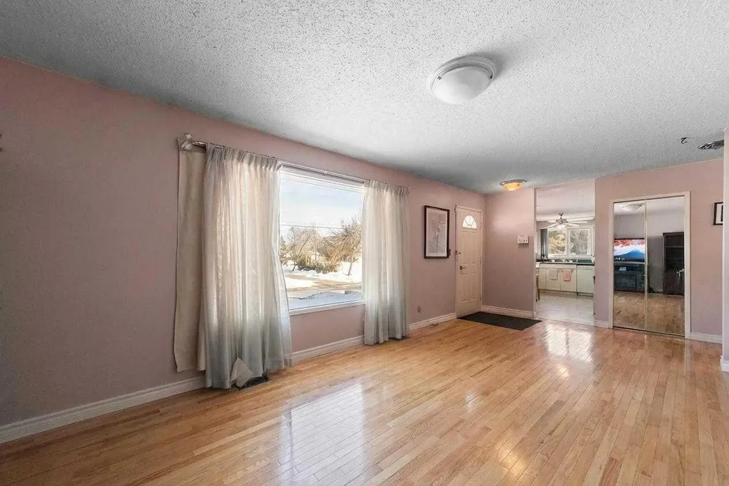 5037 54 Street Daysland AB T0B 1A0
