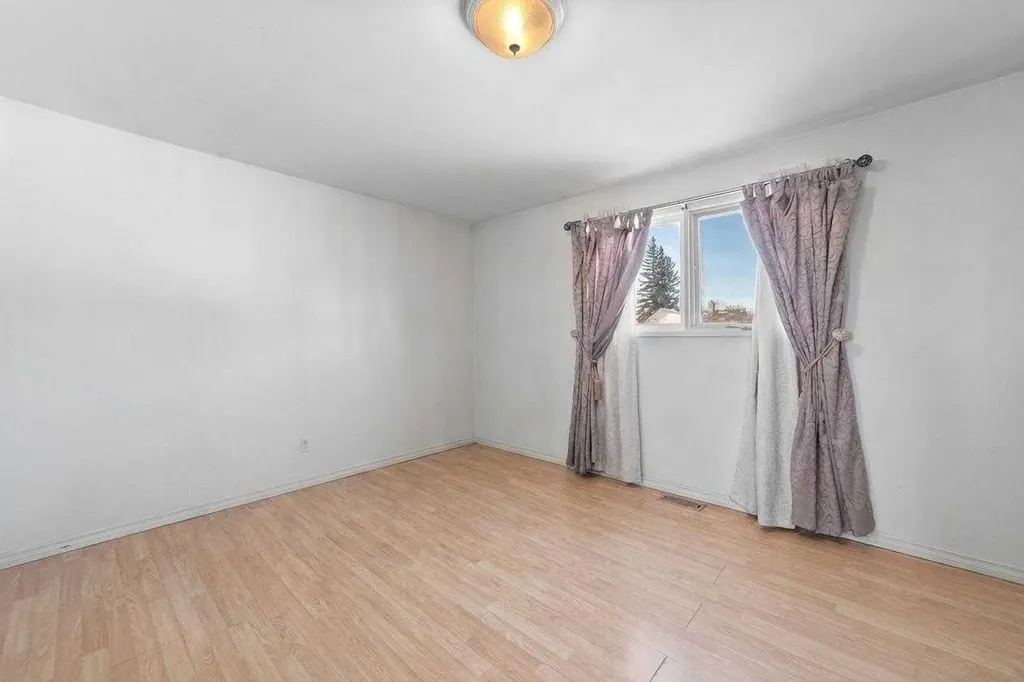 5037 54 Street Daysland AB T0B 1A0
