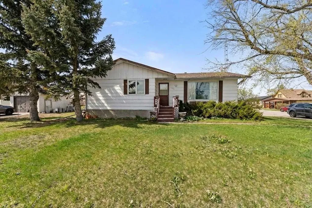 5037 54 Street Daysland AB T0B 1A0