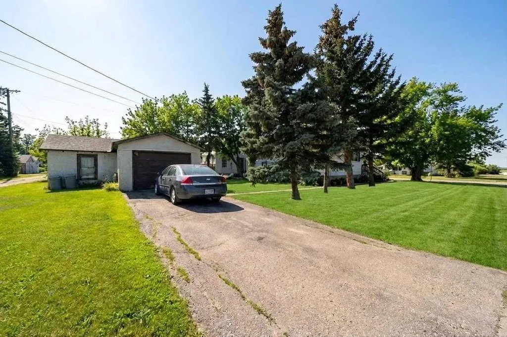 5037 54 Street Daysland AB T0B 1A0