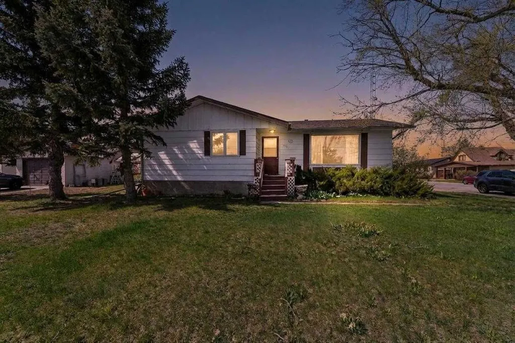 5037 54 Street Daysland AB T0B 1A0