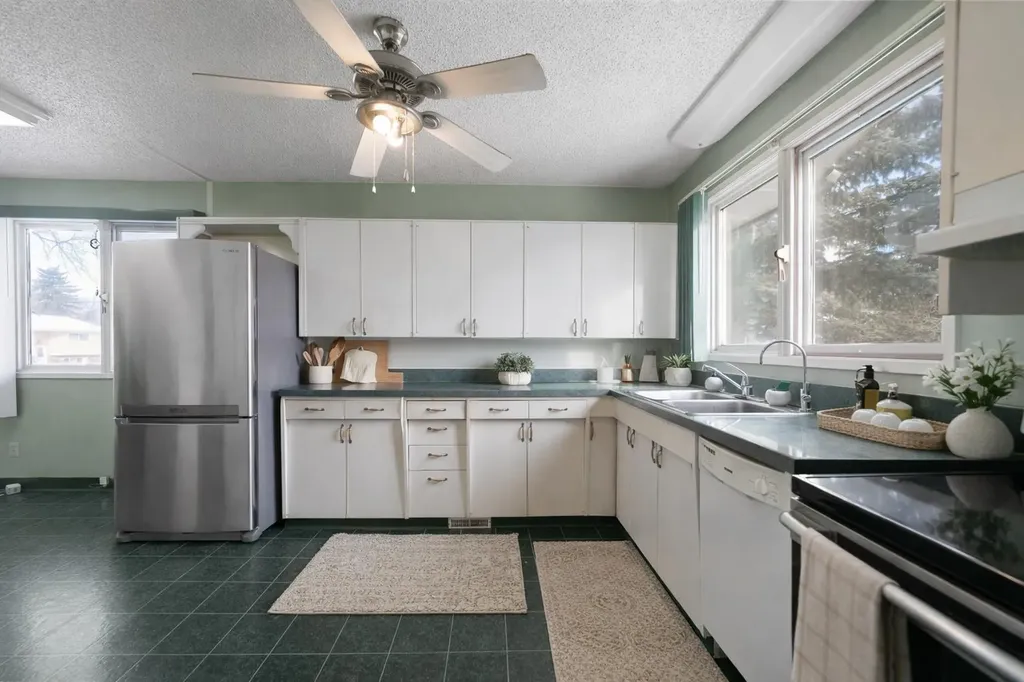 5037 54 Street Daysland AB T0B 1A0