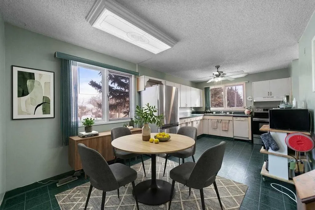 5037 54 Street Daysland AB T0B 1A0