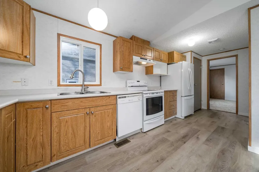 103 1 Avenue E Bow Island AB T0K 0G0