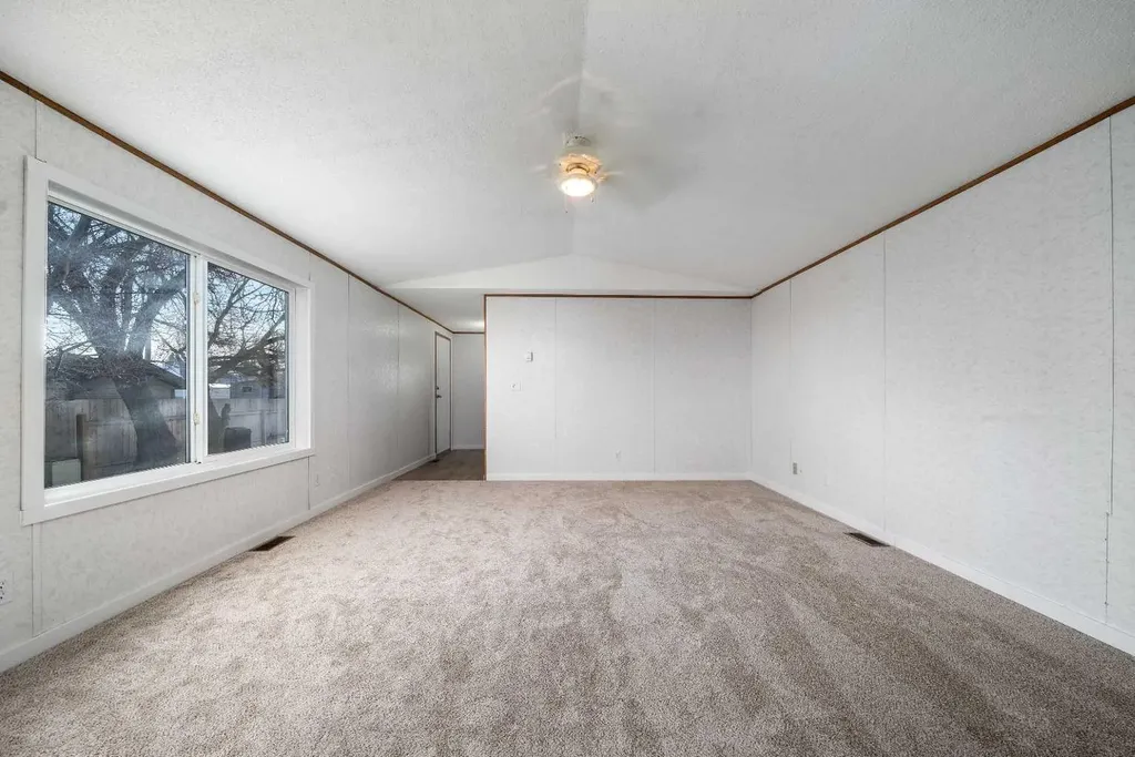 103 1 Avenue E Bow Island AB T0K 0G0
