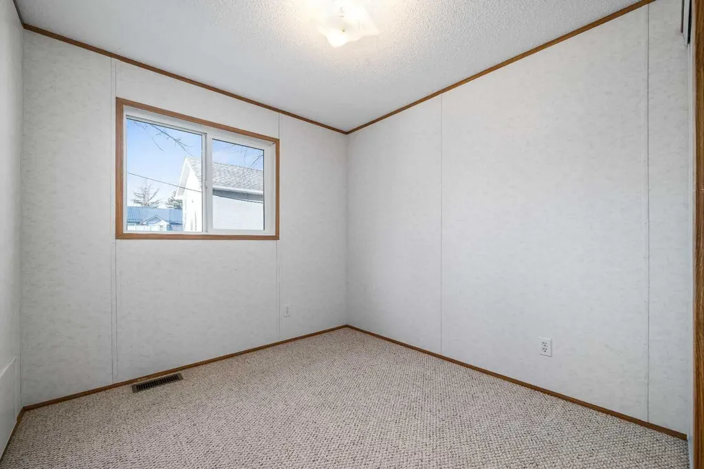 103 1 Avenue E Bow Island AB T0K 0G0