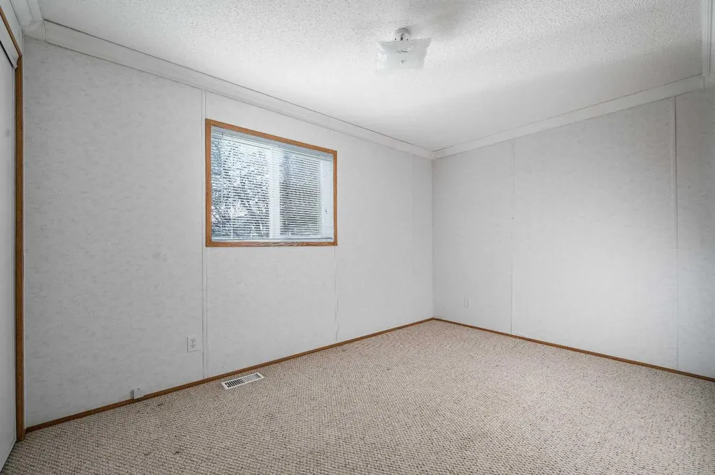 103 1 Avenue E Bow Island AB T0K 0G0