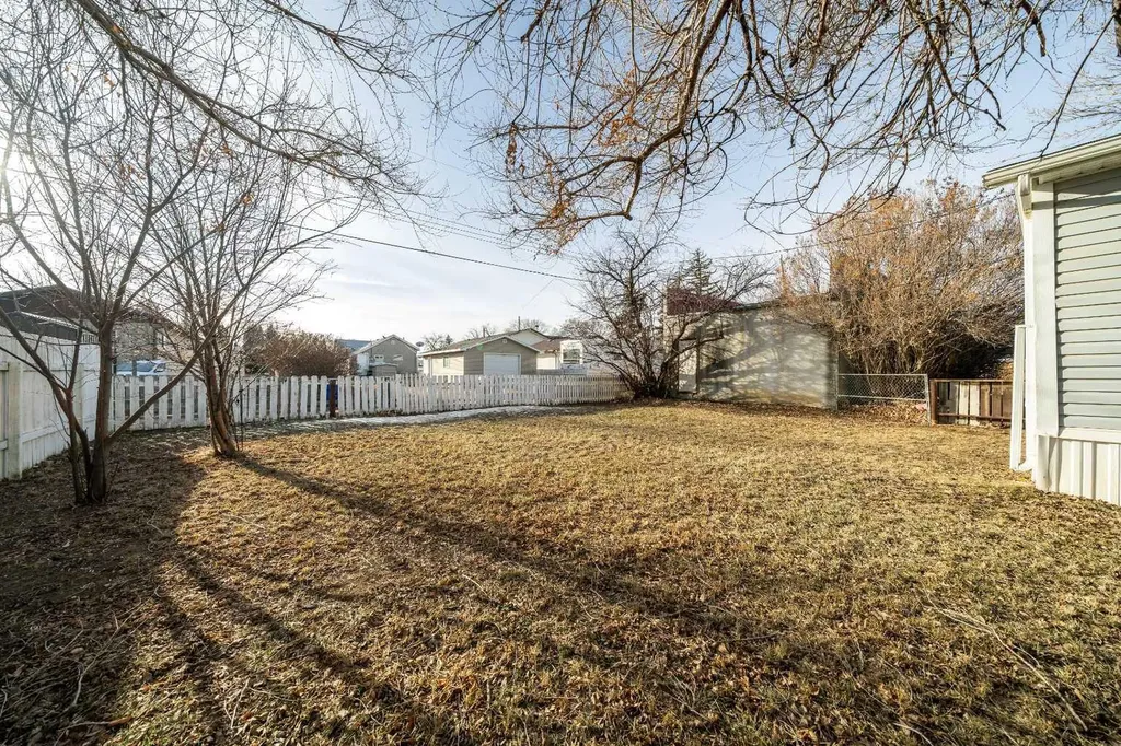 103 1 Avenue E Bow Island AB T0K 0G0