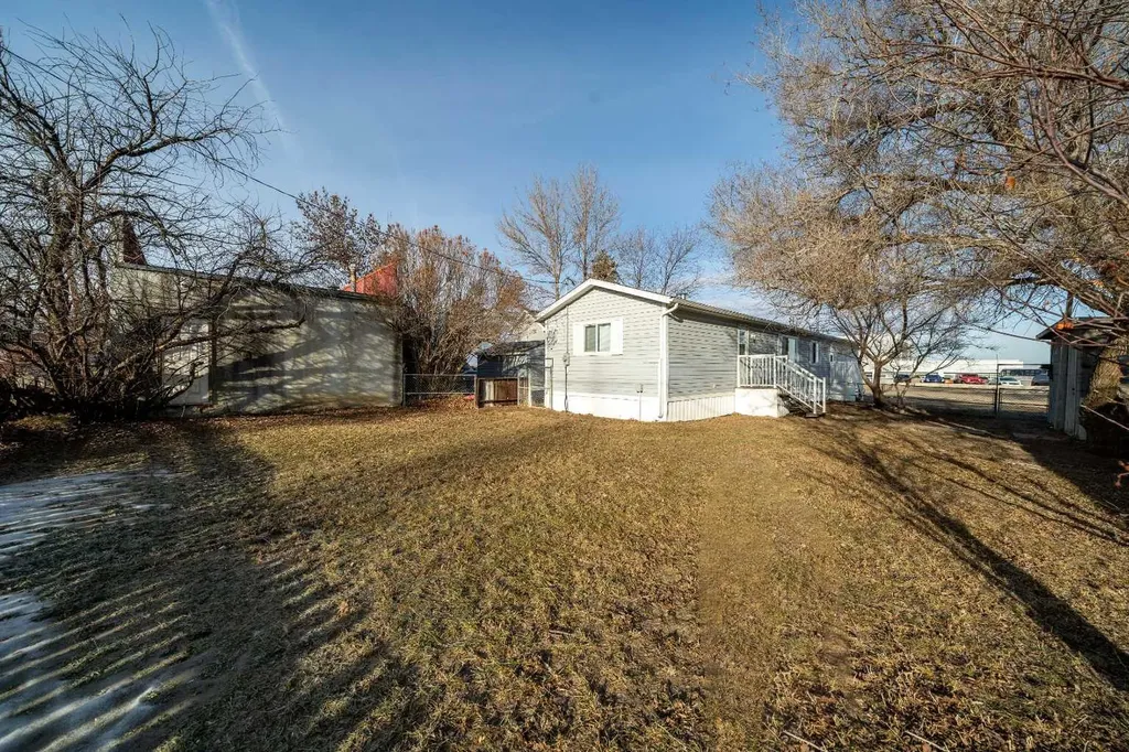 103 1 Avenue E Bow Island AB T0K 0G0