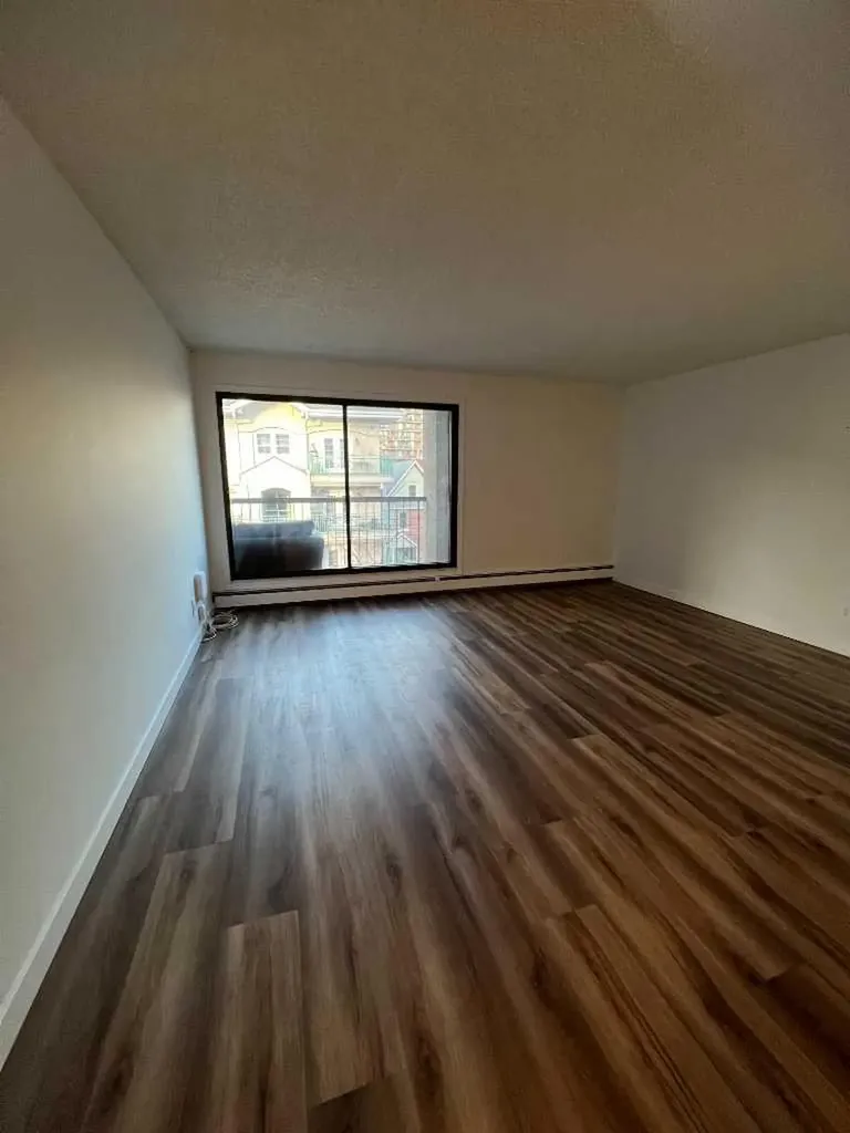 1234 14 Avenue SW Calgary AB T3C0V9
