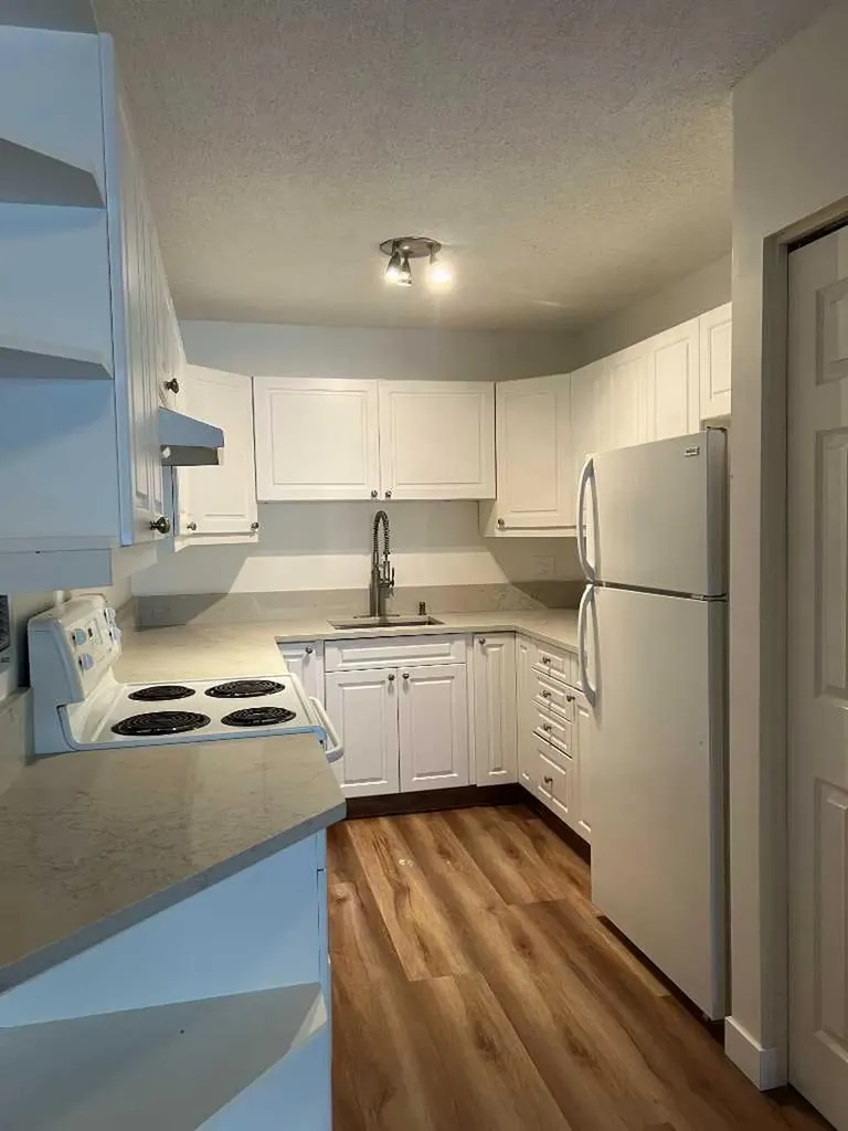 1234 14 Avenue SW Calgary AB T3C0V9