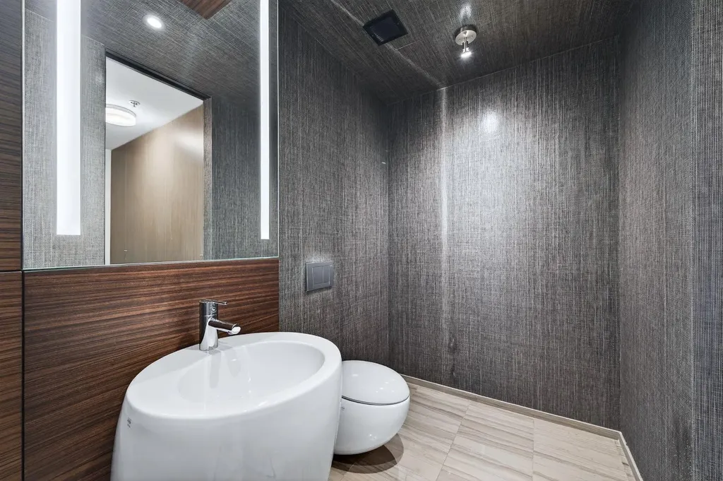 108 9 Avenue SW Calgary AB T2P 0S9
