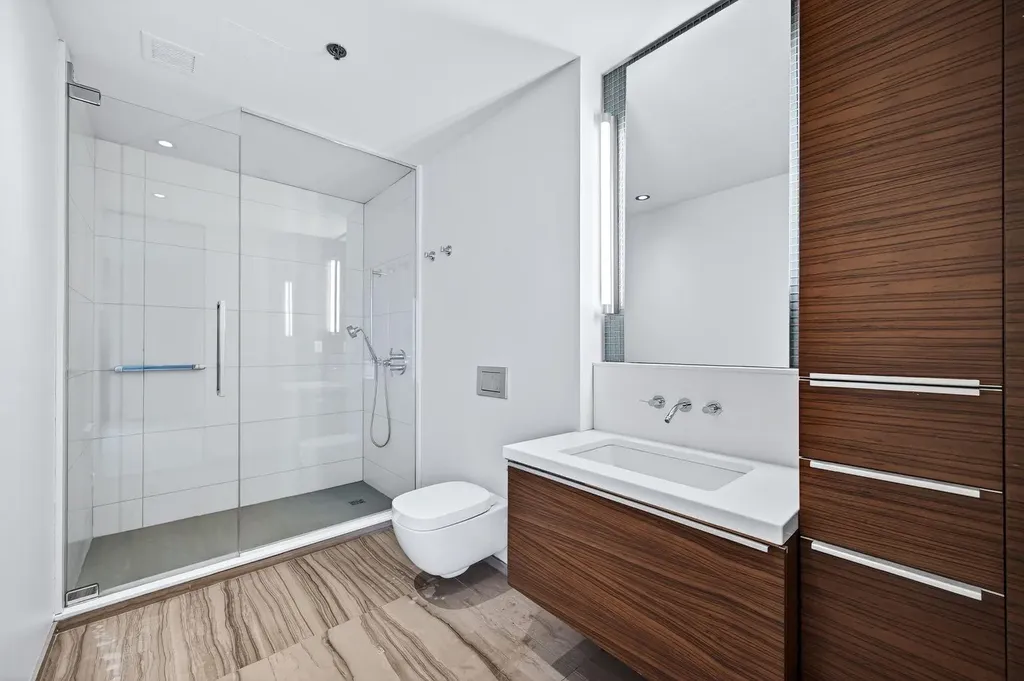 108 9 Avenue SW Calgary AB T2P 0S9