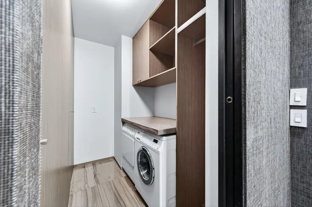 108 9 Avenue SW Calgary AB T2P 0S9