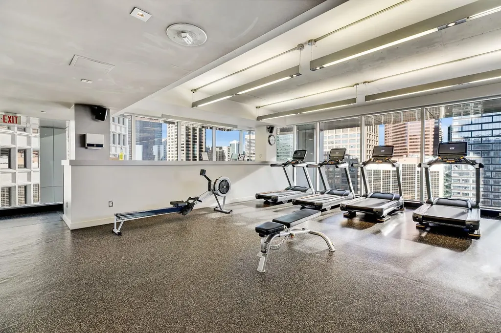 108 9 Avenue SW Calgary AB T2P 0S9