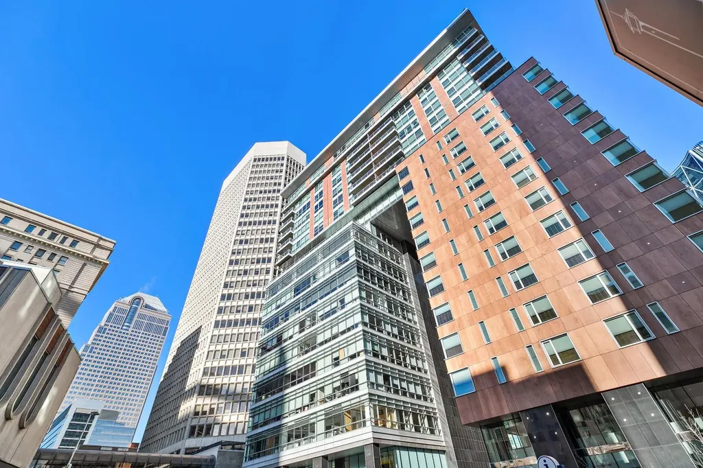 108 9 Avenue SW Calgary AB T2P 0S9