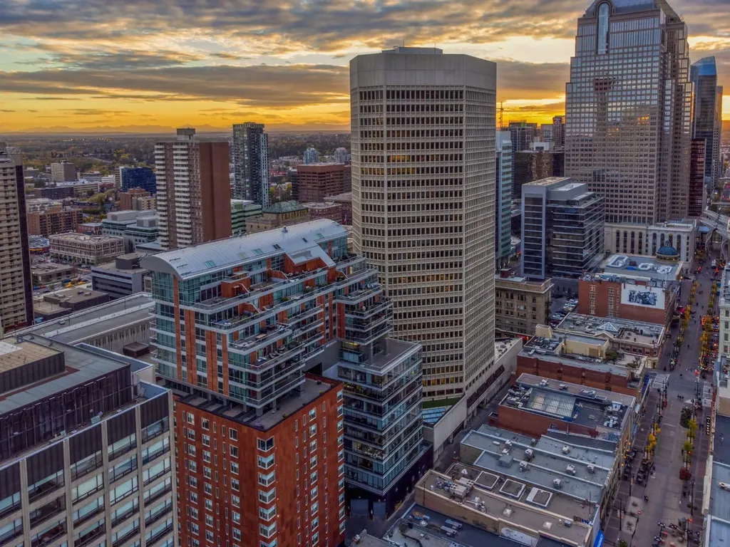 108 9 Avenue SW Calgary AB T2P 0S9