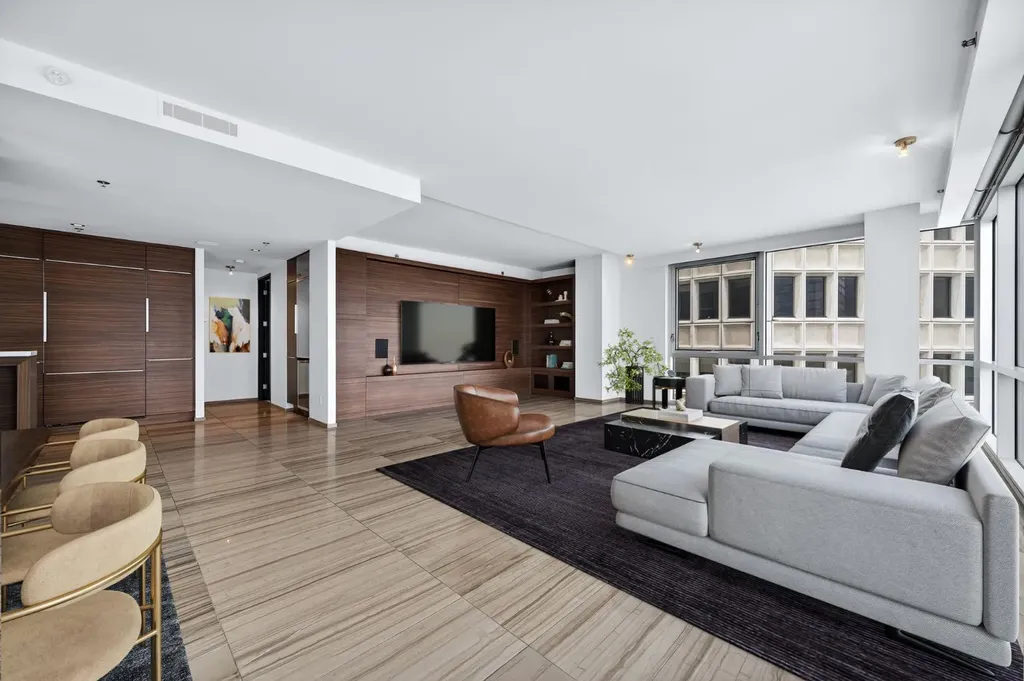 108 9 Avenue SW Calgary AB T2P 0S9