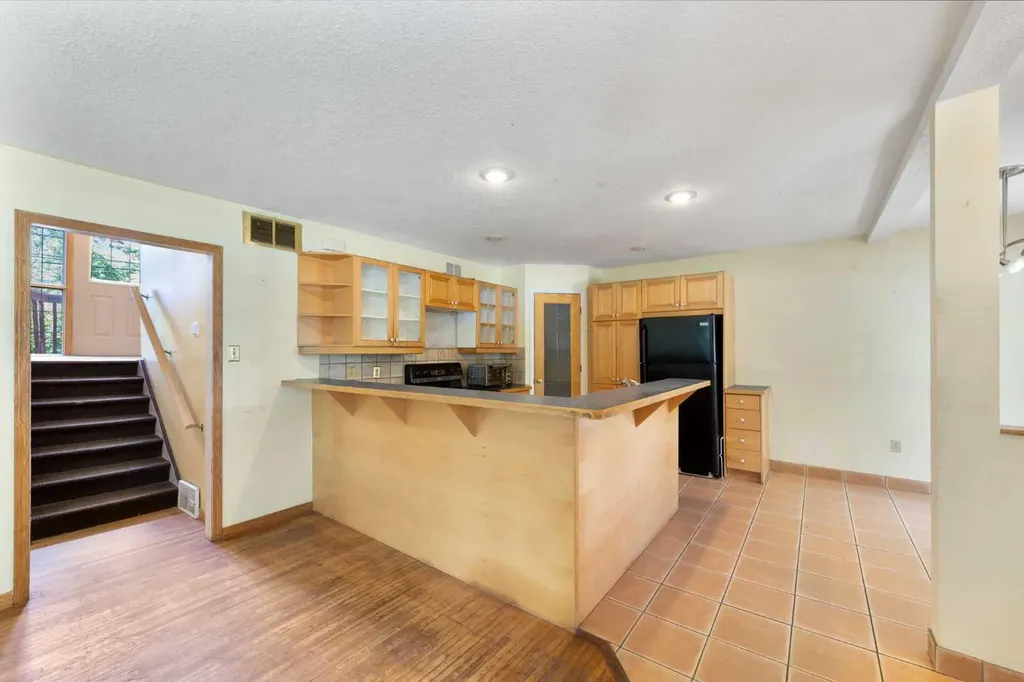 155 35 Street NW Calgary AB T2N 2Z2